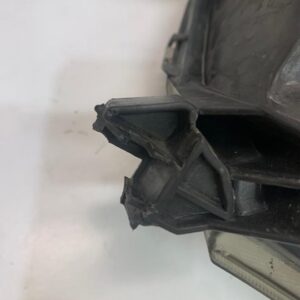 FARO DERECHO TOYOTA AVENSIS BERLINA