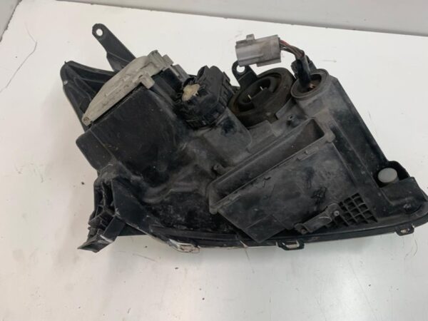 FARO IZQUIERDO TOYOTA AVENSIS BERLINA