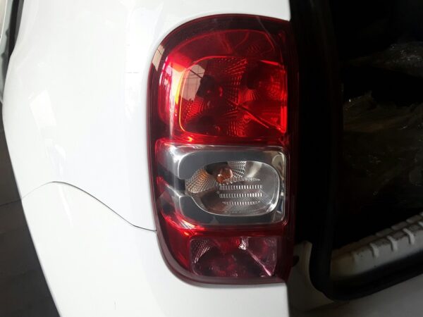 PILOTO TRASERO IZQUIERDO DACIA DUSTER