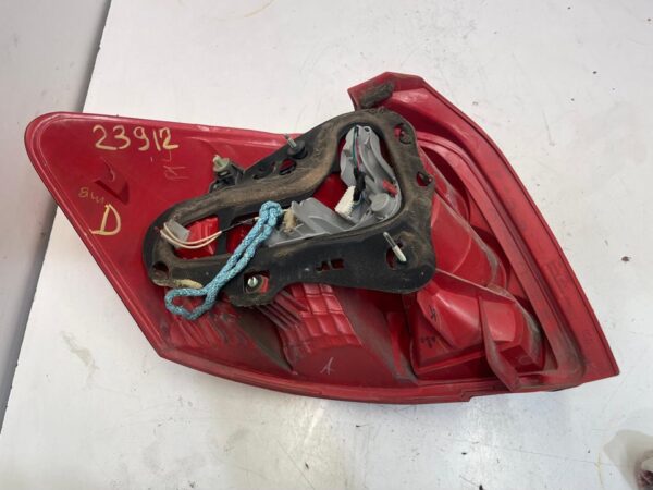 PILOTO TRASERO DERECHO TOYOTA AURIS (E15)
