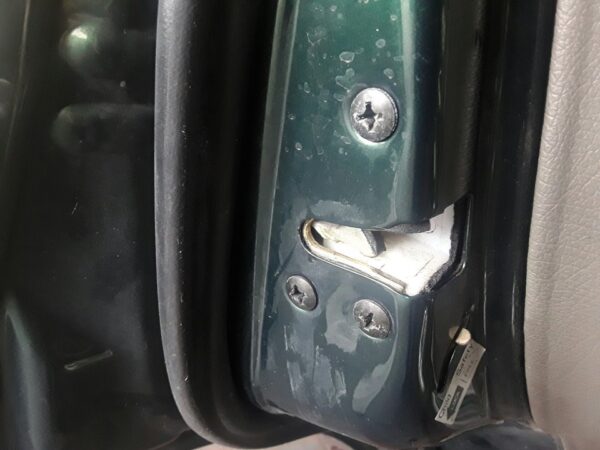 CERRADURA PUERTA TRASERA IZQUIERDA  SSANGYONG MUSSO