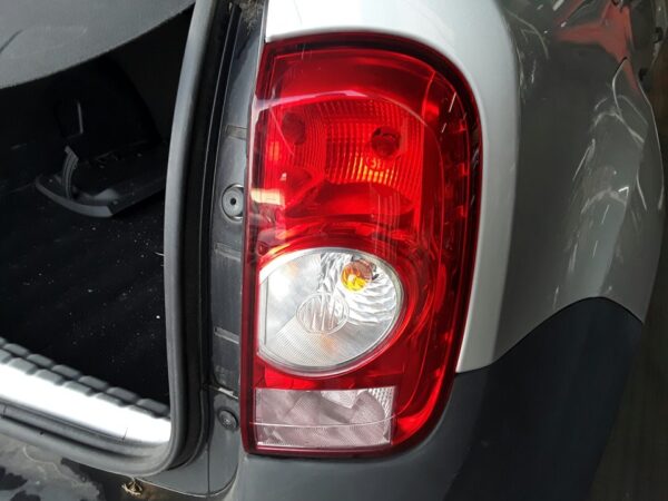 PILOTO TRASERO DERECHO DACIA DUSTER