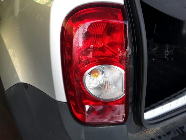 PILOTO TRASERO IZQUIERDO DACIA DUSTER