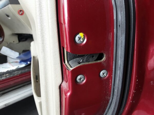 CERRADURA PUERTA DELANTERA DERECHA NISSAN TERRANO/TERRANO.II