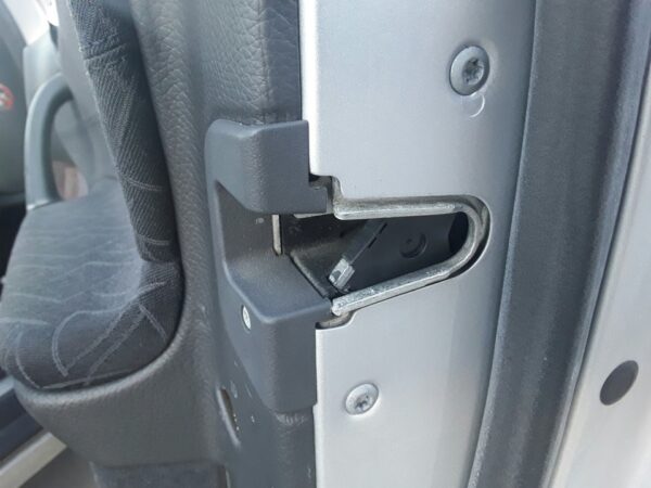 CERRADURA PUERTA DELANTERA DERECHA MERCEDES CLASE C  BERLINA