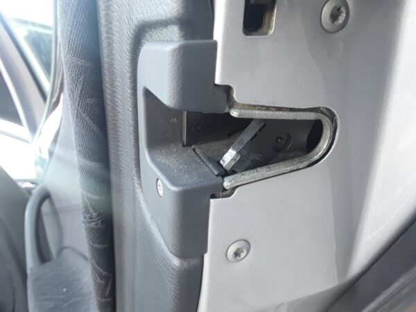 CERRADURA PUERTA TRASERA DERECHA  MERCEDES CLASE C  BERLINA