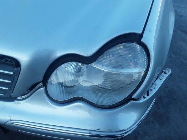 FARO IZQUIERDO MERCEDES CLASE C  BERLINA