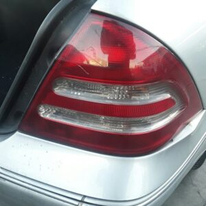 PILOTO TRASERO DERECHO MERCEDES CLASE C  BERLINA
