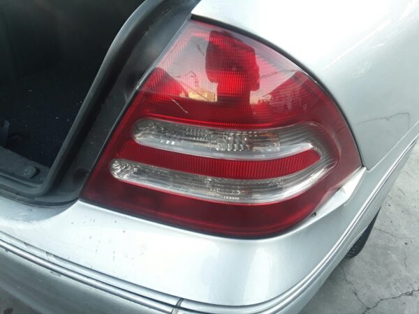 PILOTO TRASERO DERECHO MERCEDES CLASE C  BERLINA