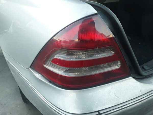 PILOTO TRASERO IZQUIERDO MERCEDES CLASE C  BERLINA