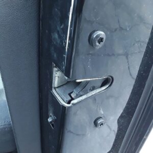 CERRADURA PUERTA TRASERA DERECHA  BMW SERIE 1 BERLINA