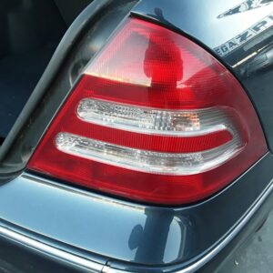 PILOTO TRASERO DERECHO MERCEDES CLASE C  BERLINA