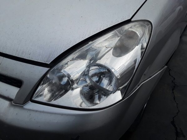 FARO IZQUIERDO TOYOTA COROLLA VERSO