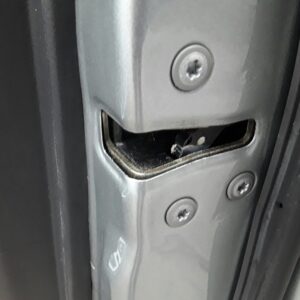 CERRADURA PUERTA DELANTERA DERECHA TOYOTA AVENSIS BERLINA