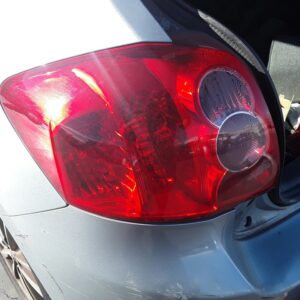 PILOTO TRASERO IZQUIERDO TOYOTA AURIS