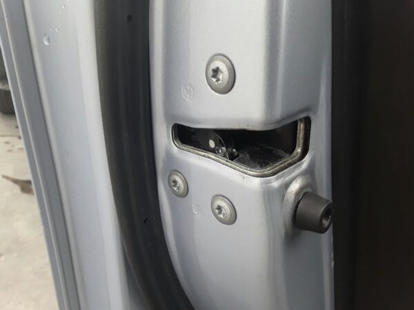 CERRADURA PUERTA DELANTERA IZQUIERDA  TOYOTA COROLLA