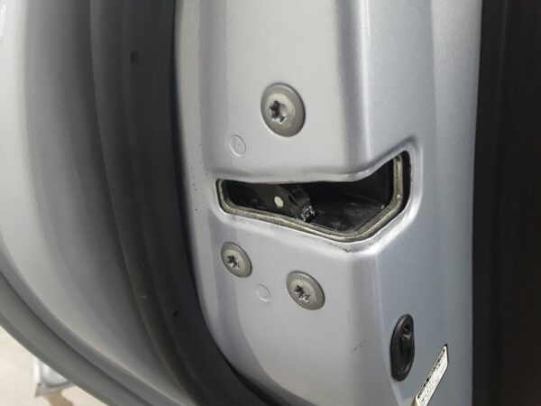 CERRADURA PUERTA TRASERA IZQUIERDA  TOYOTA COROLLA