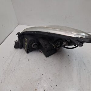FARO DERECHO TOYOTA COROLLA VERSO