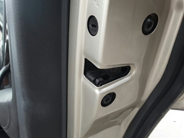 CERRADURA PUERTA TRASERA DERECHA  SKODA SUPERB
