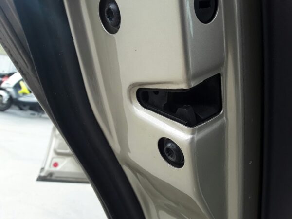 CERRADURA PUERTA TRASERA IZQUIERDA  SKODA SUPERB