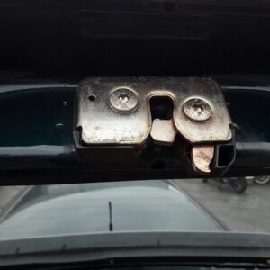 CERRADURA MALETERO / PORTON VOLKSWAGEN GOLF III BERLINA