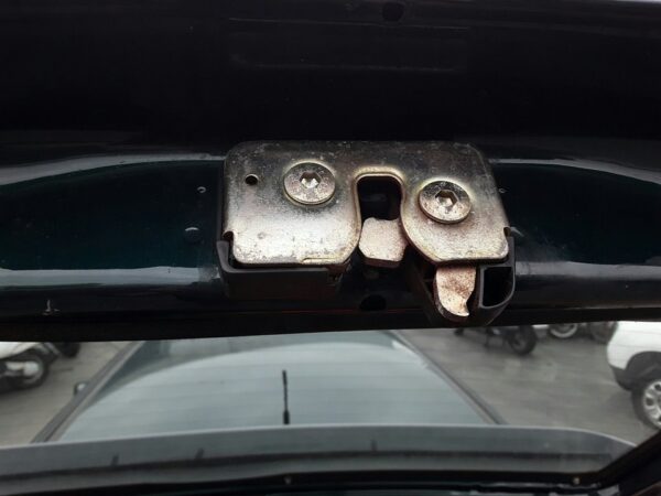 CERRADURA MALETERO / PORTON VOLKSWAGEN GOLF III BERLINA