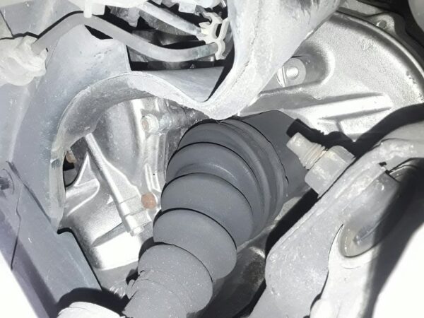 TRANSMISION DELANTERA IZQUIERDA VOLVO V70 FAMILIAR