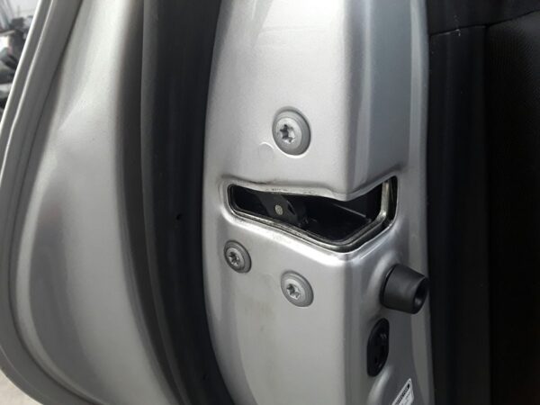 CERRADURA PUERTA TRASERA IZQUIERDA  TOYOTA VERSO