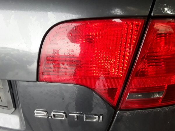 PILOTO TRASERO DERECHO INTERIOR AUDI A4 BERLINA