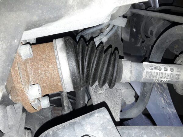 TRANSMISION DELANTERA IZQUIERDA VOLKSWAGEN POLO
