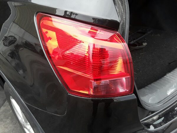 PILOTO TRASERO IZQUIERDO NISSAN QASHQAI
