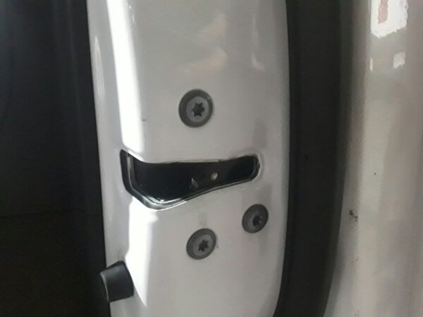 CERRADURA PUERTA DELANTERA DERECHA TOYOTA AURIS