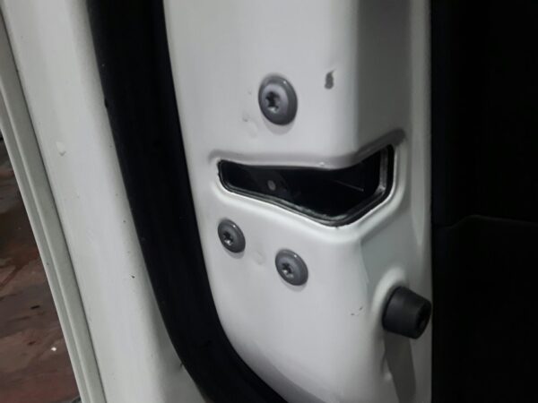 CERRADURA PUERTA DELANTERA IZQUIERDA  TOYOTA AURIS