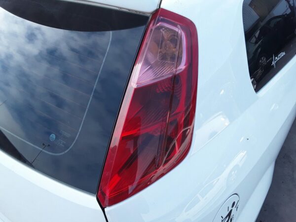 PILOTO TRASERO DERECHO FIAT GRANDE PUNTO