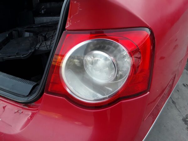 PILOTO TRASERO DERECHO VOLKSWAGEN PASSAT BERLINA