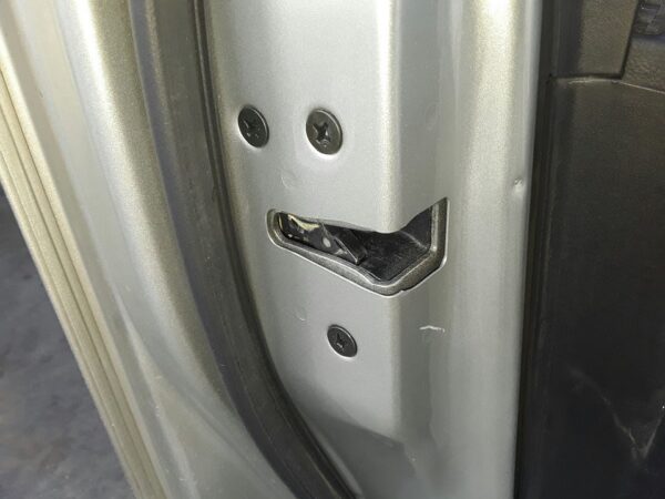 CERRADURA PUERTA DELANTERA IZQUIERDA  MAZDA 5 BERL.