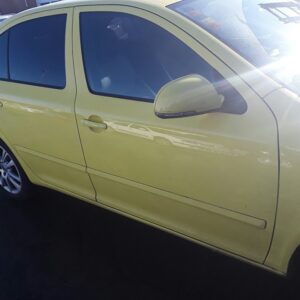 PUERTA DELANTERA DERECHA SKODA OCTAVIA BERLINA