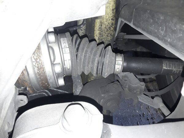 TRANSMISION DELANTERA IZQUIERDA SKODA OCTAVIA BERLINA