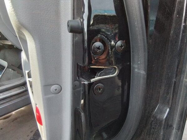 CERRADURA PUERTA DELANTERA DERECHA KIA SORENTO