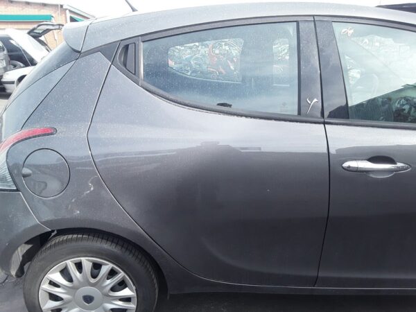 PUERTA TRASERA DERECHA LANCIA YPSILON (402)