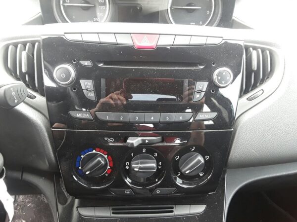 SISTEMA AUDIO / RADIO CD LANCIA YPSILON (402)