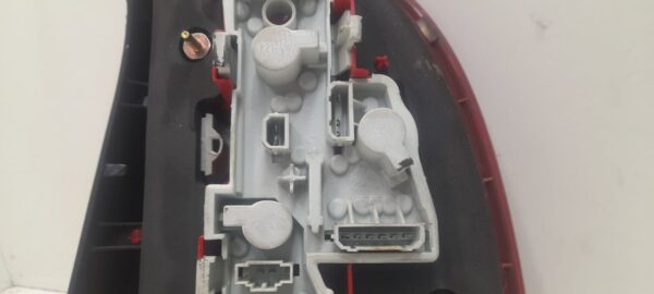 PILOTO TRASERO IZQUIERDO VOLKSWAGEN PASSAT BERLINA