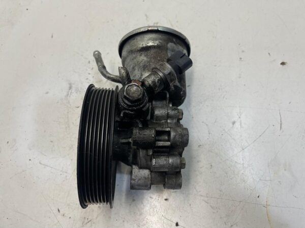 BOMBA DIRECCION TOYOTA AVENSIS BERLINA (T25)