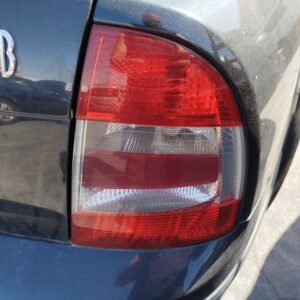 PILOTO TRASERO DERECHO SKODA SUPERB (3U4)