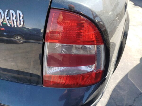PILOTO TRASERO DERECHO SKODA SUPERB (3U4)