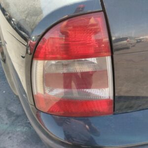 PILOTO TRASERO IZQUIERDO SKODA SUPERB (3U4)