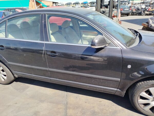 PUERTA DELANTERA DERECHA SKODA SUPERB (3U4)