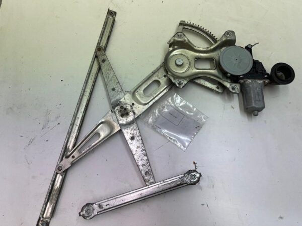 ELEVALUNAS DELANTERO DERECHO LEXUS IS (DS2/IS2)