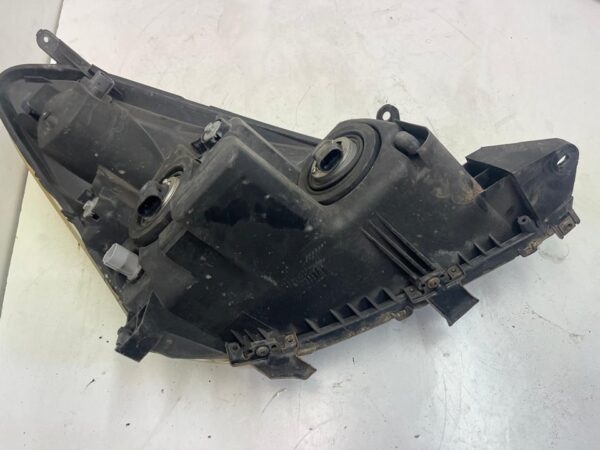FARO IZQUIERDO TOYOTA COROLLA VERSO (R1)