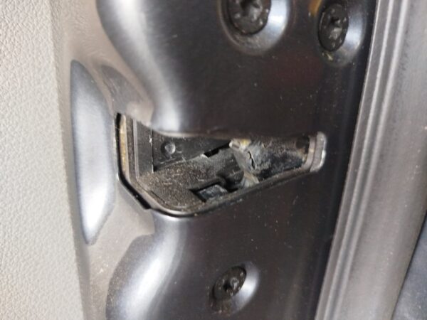CERRADURA PUERTA DELANTERA DERECHA FORD FOCUS BERLINA (CAP)